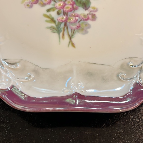 Gorgeous Decorative Plate with Pearl Luster Overlay - Yellow and Lavende… - Picture 6 of 9